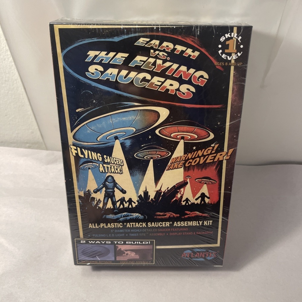 Atlantis Earth vs The Flying Saucers Attack Saucer Model Kit LED AMC-1005 NEW